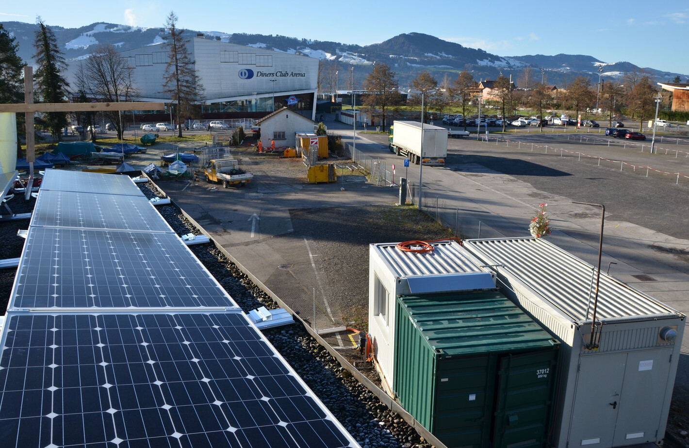 Forschungsplattform mit Solaranlage und PtG Anlage 