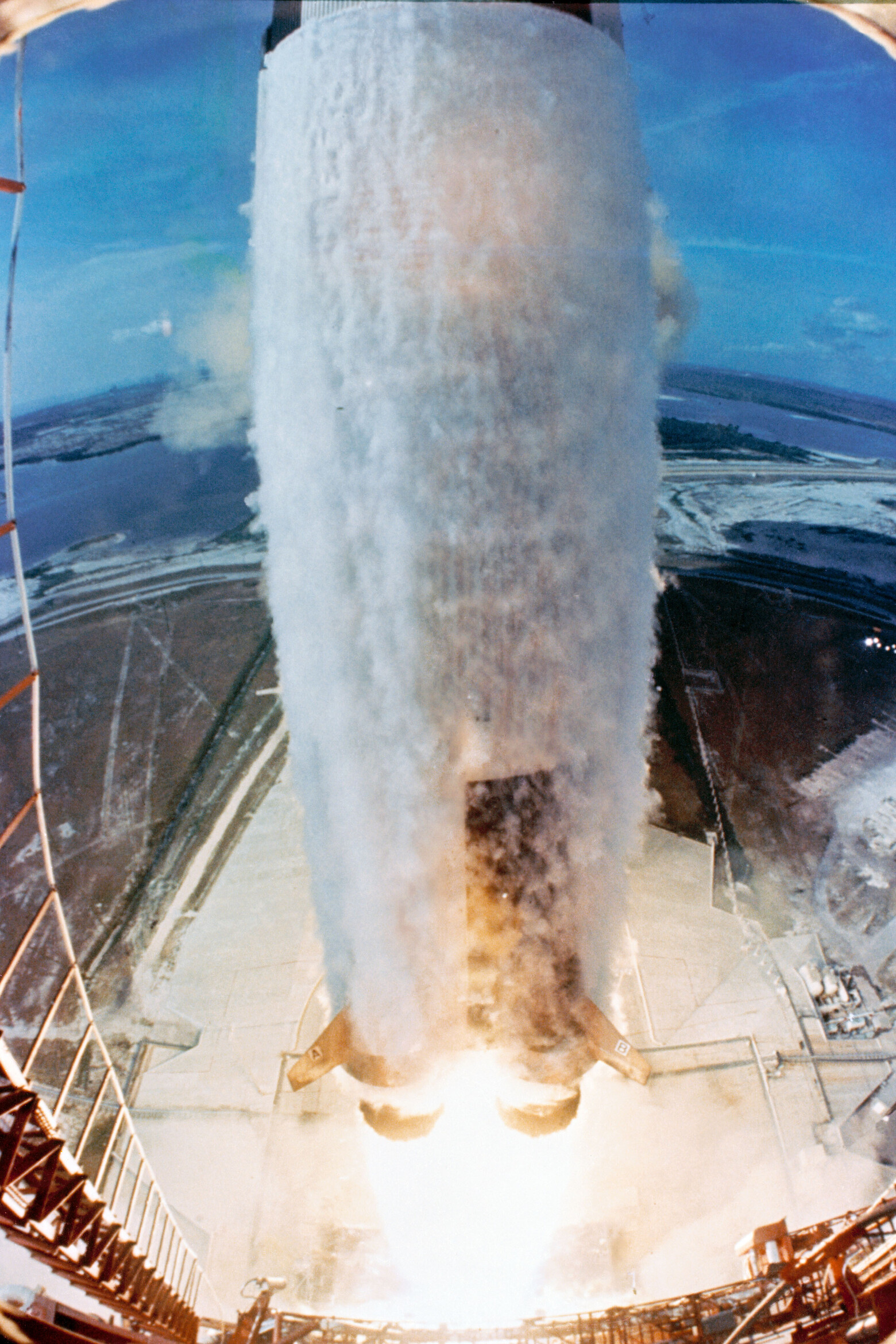 Hier sehen wir die Apollo 11 bei ihrem Start in Cape Canaveral im Jahr 1969.