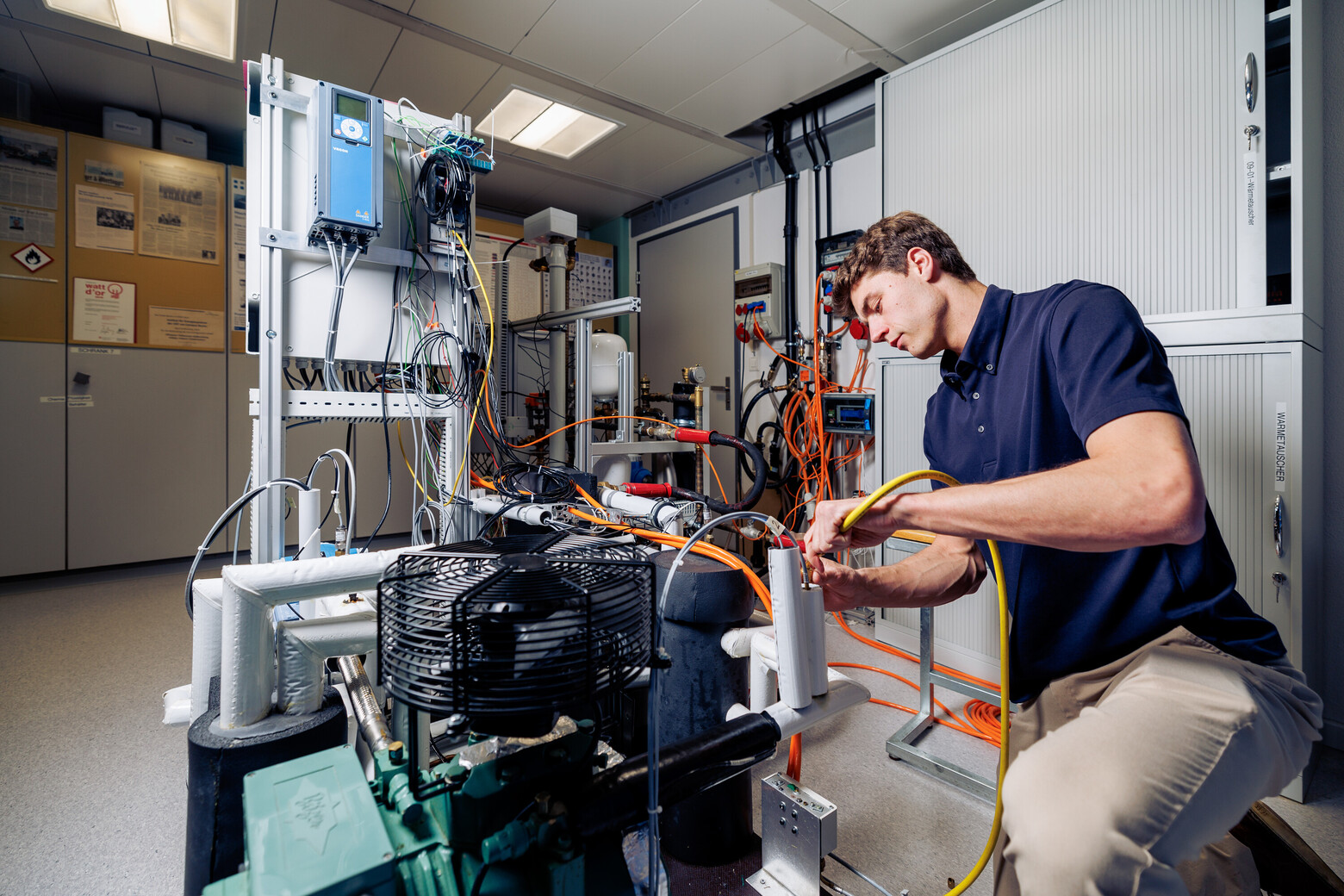 Forschung an Gross- und Hochtemperaturwärmepumpen in den Wärmepumpenlabors Buchs für industrielle Wärmerückgewinnung und Gebäude-Klimatisierung.
