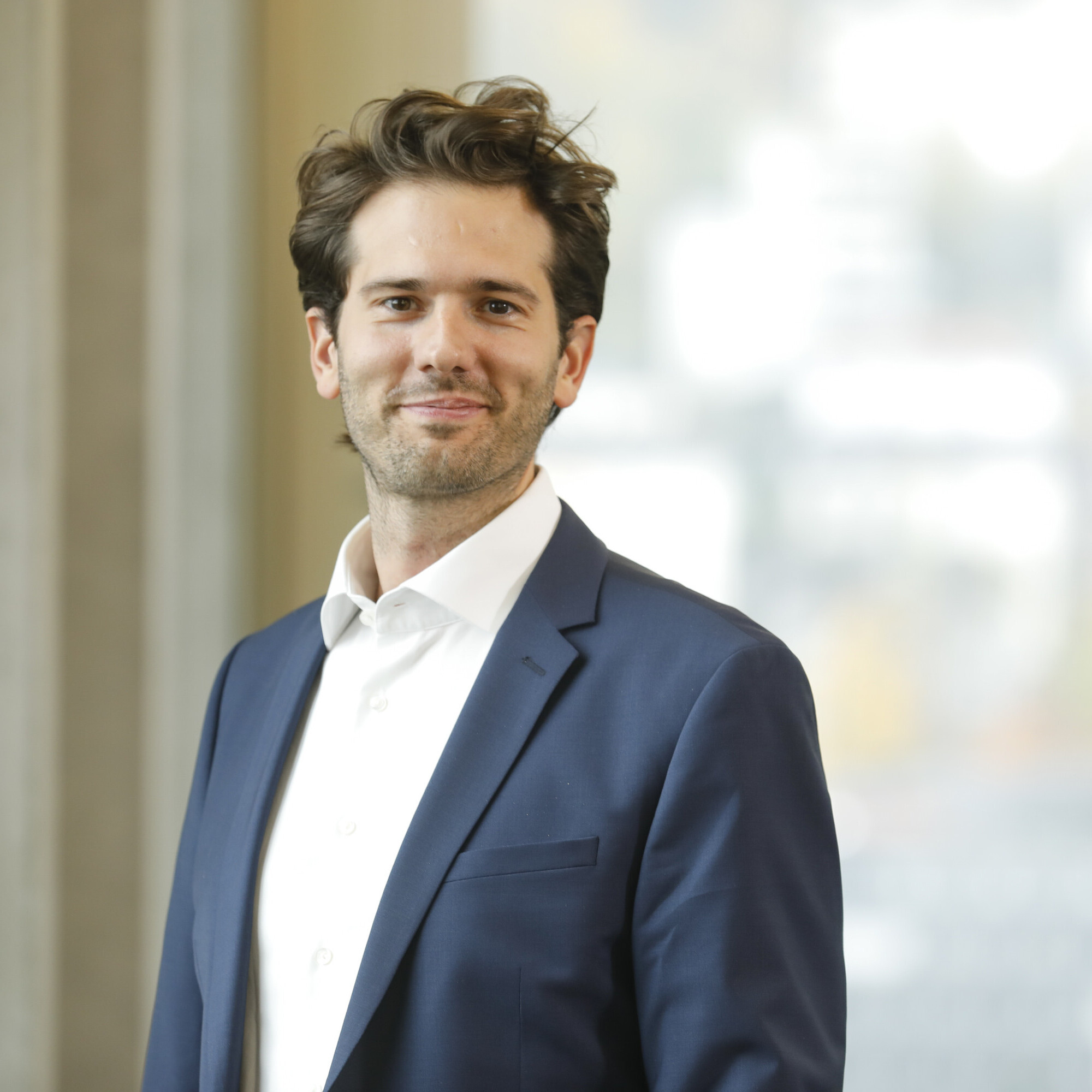 Im Porträt: Dr. Michael Gino Kraft, Dozent und Leiter des CAS Nachhaltigkeitsmanagement am IOL Institut für Organisation und Leadership der OST.