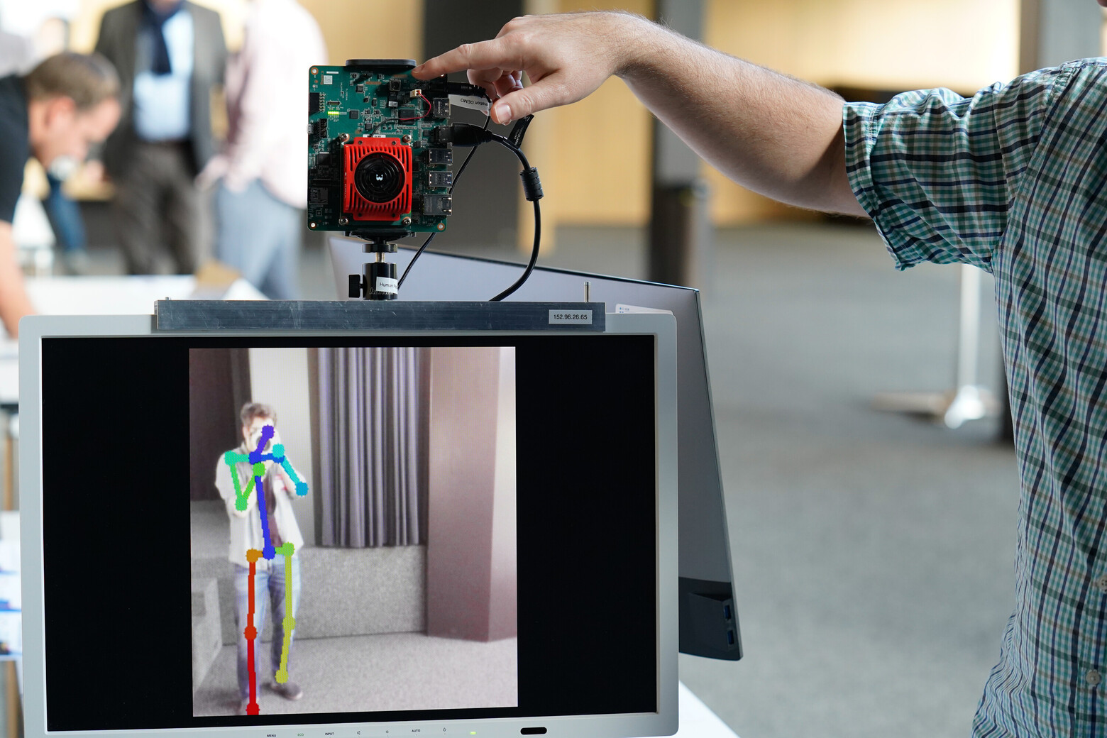 Mithilfe dieses Programms scannt die KI den Körper und schätzt die Masse.