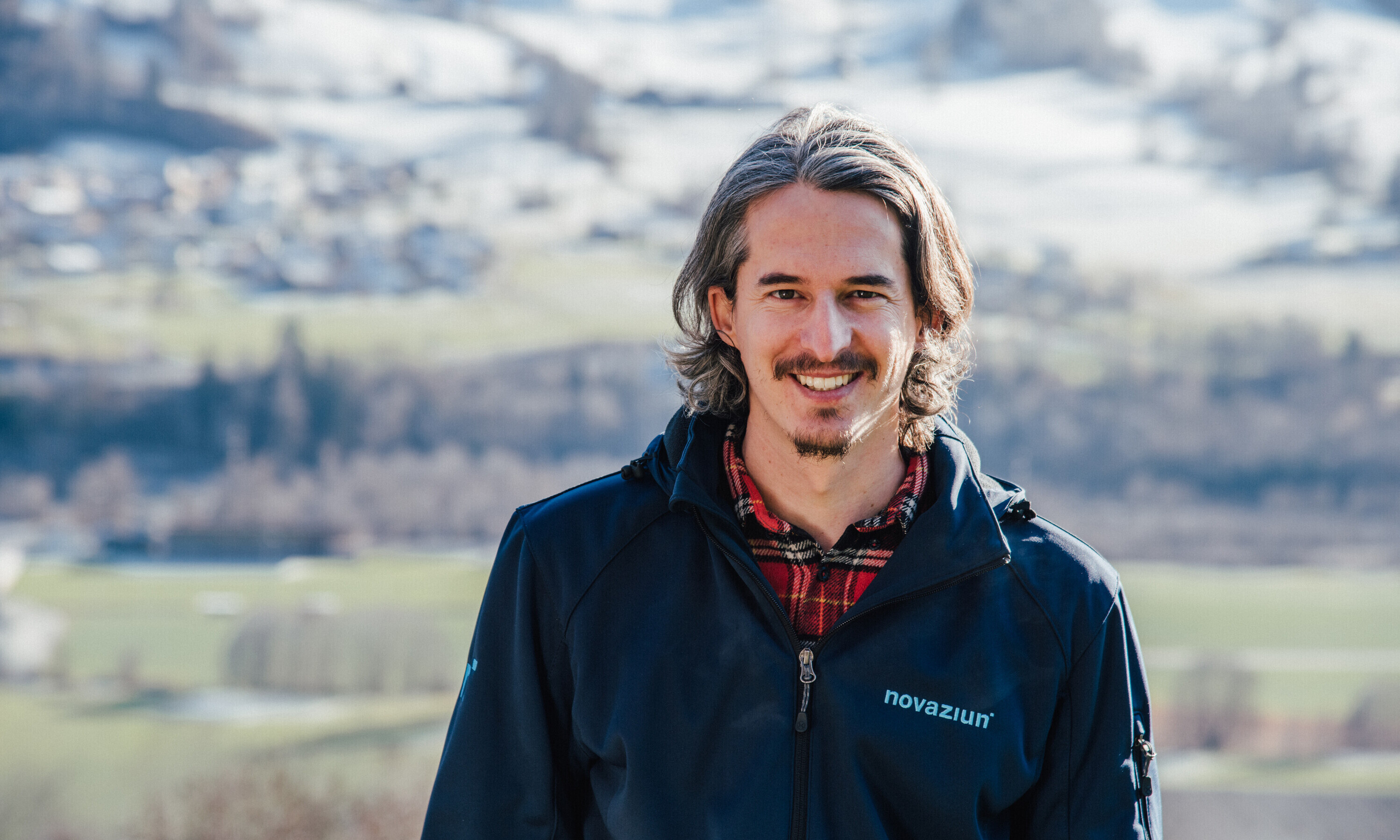 Im Portrait der Unternehmer und ehemalige OST-Student Gian Caduff.