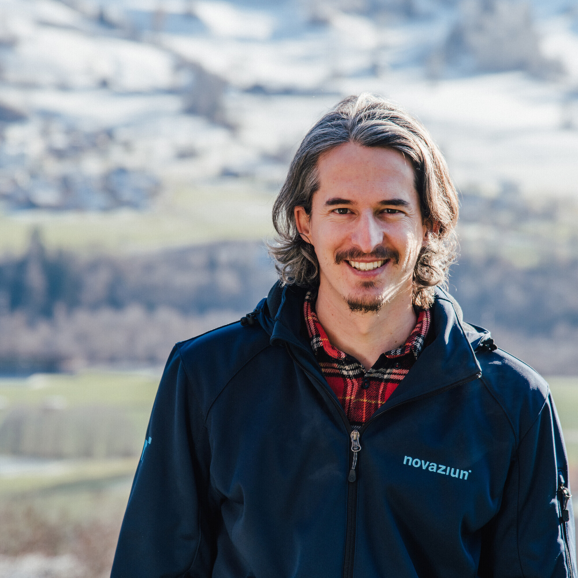 Im Portrait der Unternehmer und ehemalige OST-Student Gian Caduff.