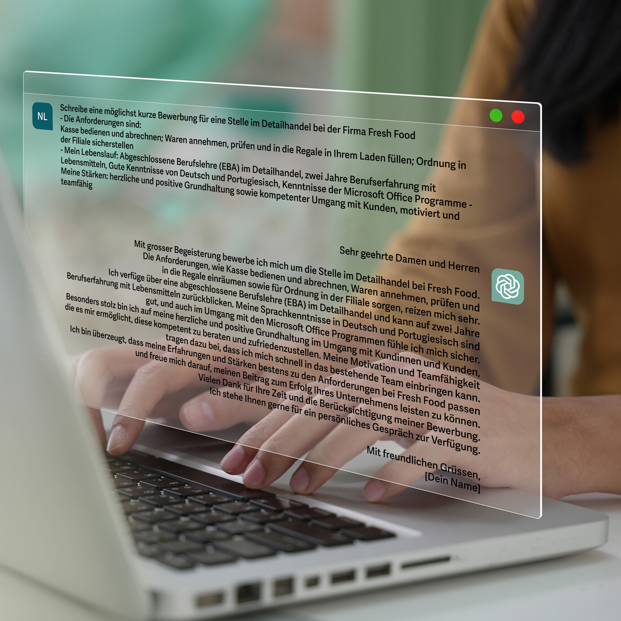 Eine Frau tippt auf einem Laptop, im Vordergrund ist transparent ein Fenster mit einer ChatGPT-Konversation eingeblendet. 