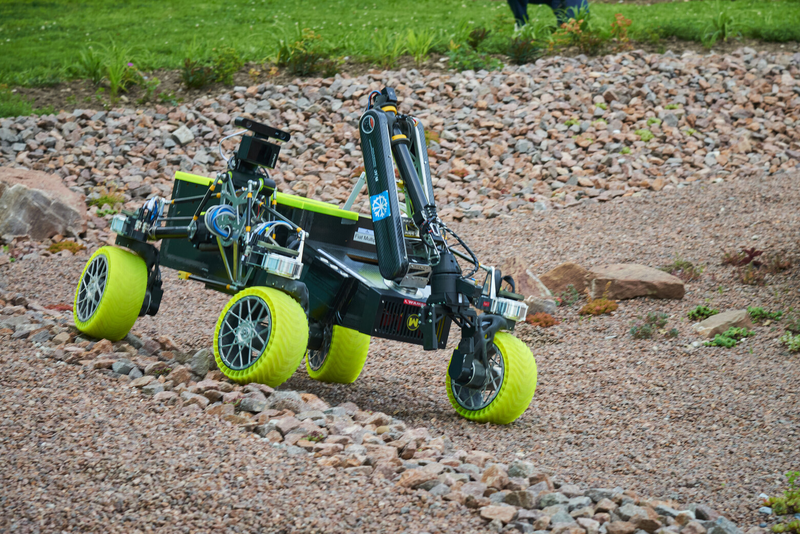 Mit kleinen Robotikmaschinen kann man den Campus als Rennstrecke nutzen.