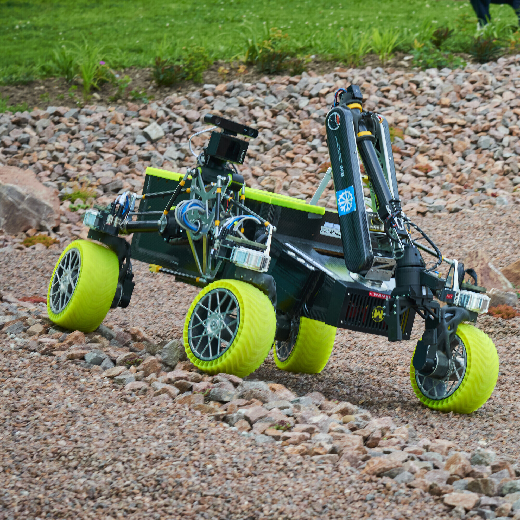 Mit kleinen Robotikmaschinen kann man den Campus als Rennstrecke nutzen.