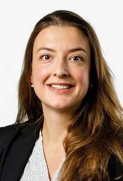 Das Portrait zeigt Professorin Simone Stürwald vom IBU Institut für Bau und Umwelt.