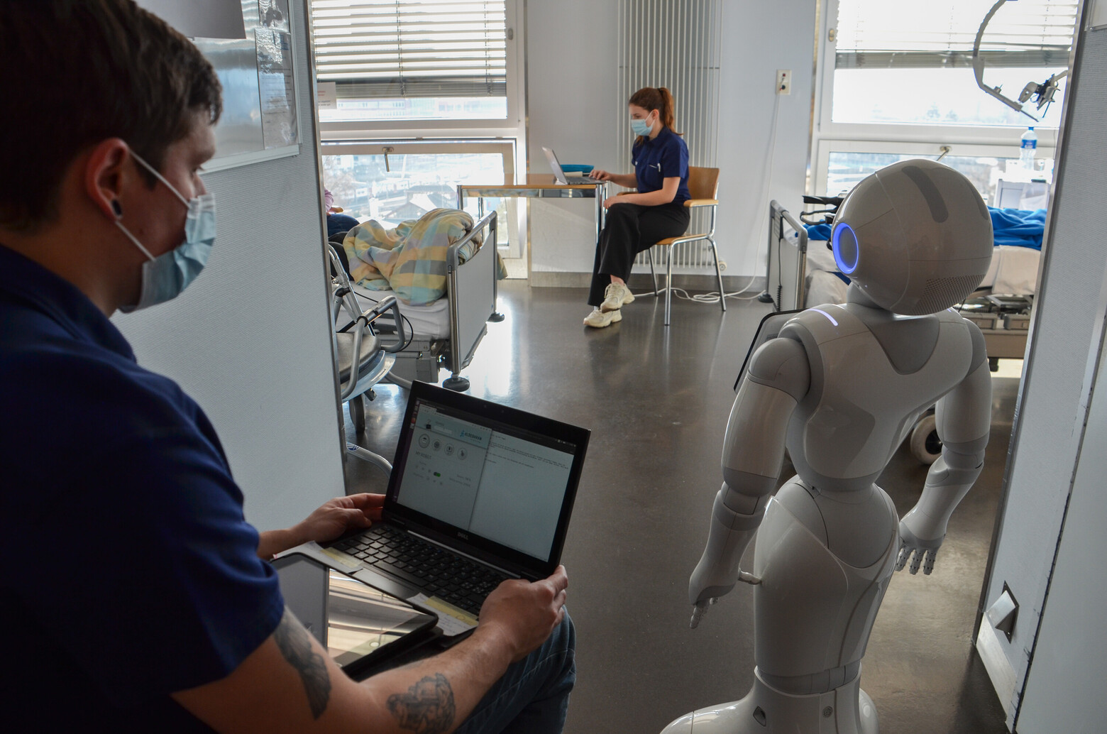OST-Forschende testen robotische Assistenzsysteme für Bewegungstherapie im Kantonsspital Winterthur.
