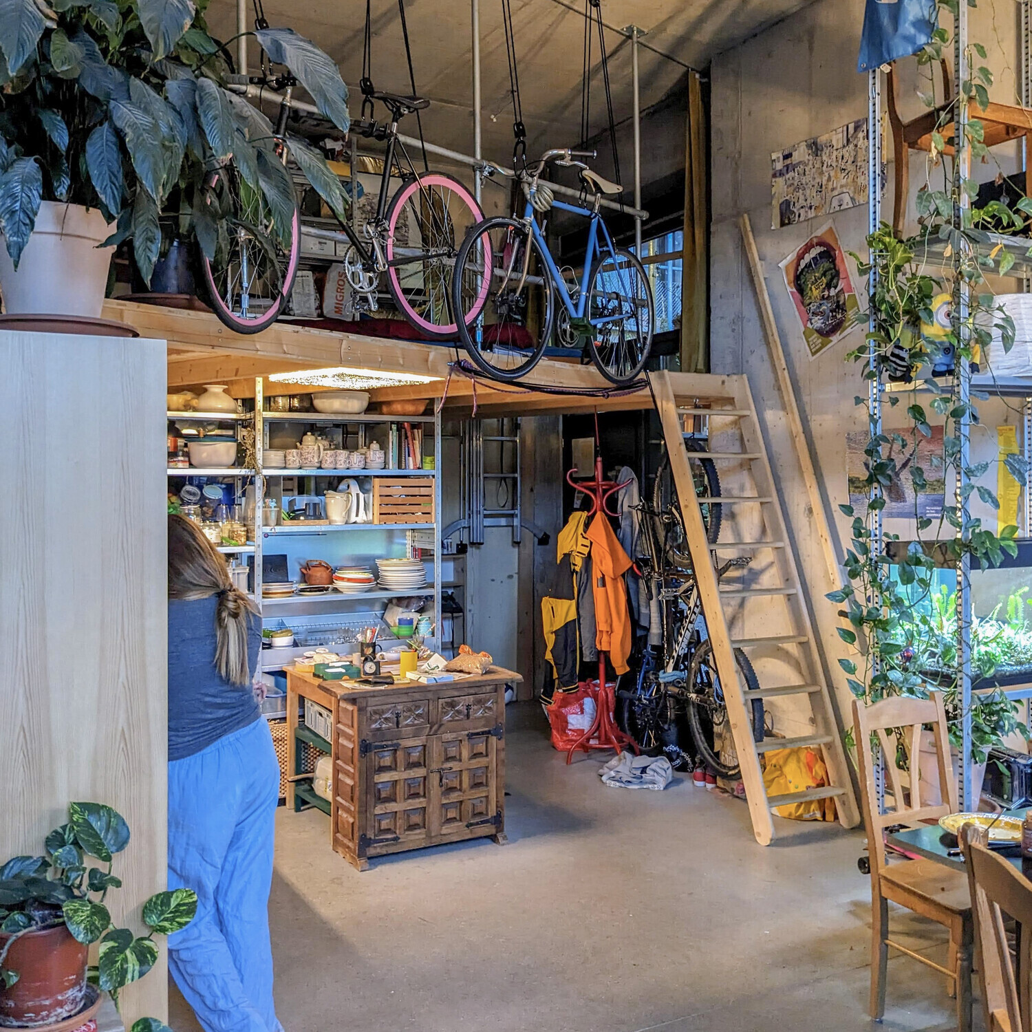 Hallenwohnen im Zollhaus in Zürich, Wohnbereich. Foto: Nicola Hilti