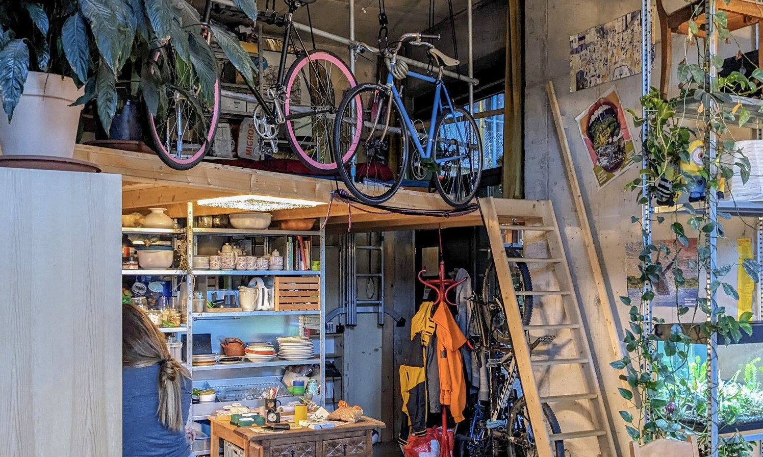 Hallenwohnen im Zollhaus in Zürich, Wohnbereich. Foto: Nicola Hilti