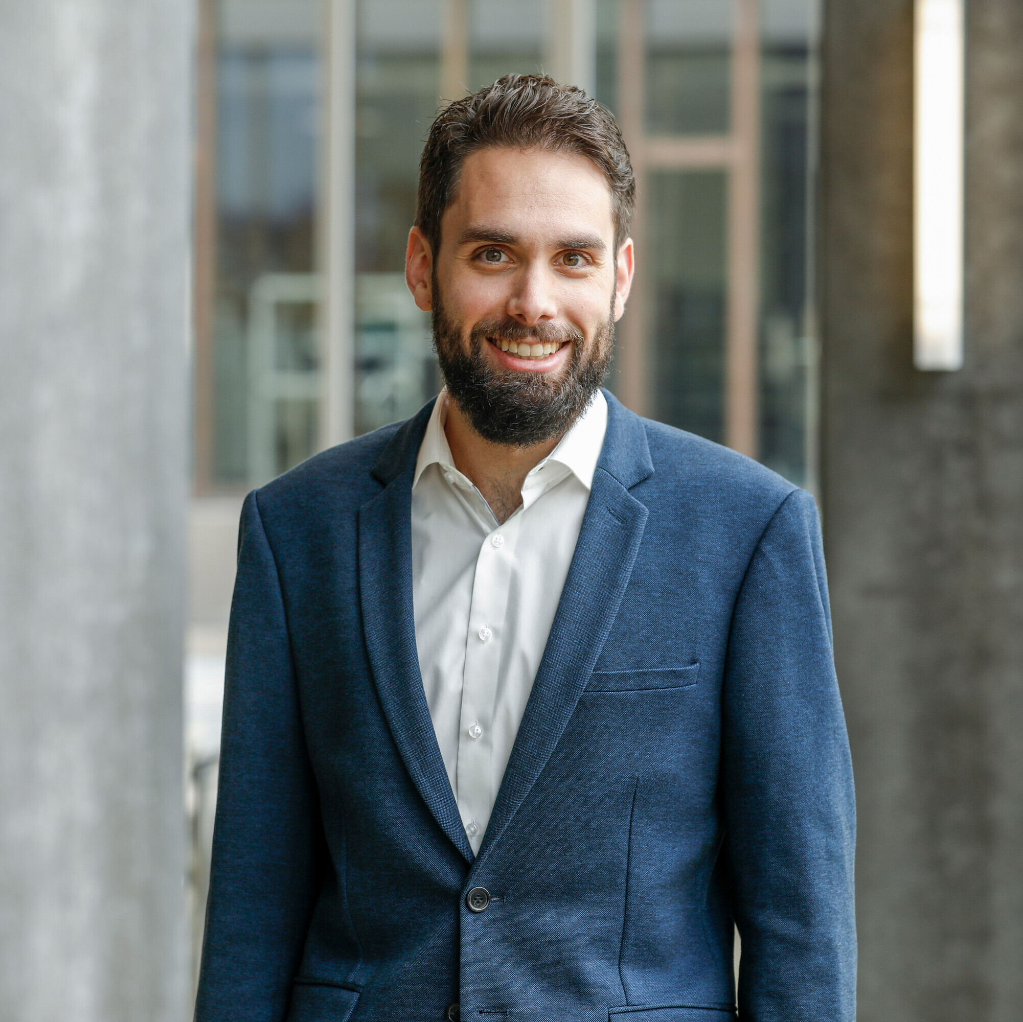 Das Portrait zeigt den neuen Leiter des ICAI, Hannes Badertscher.