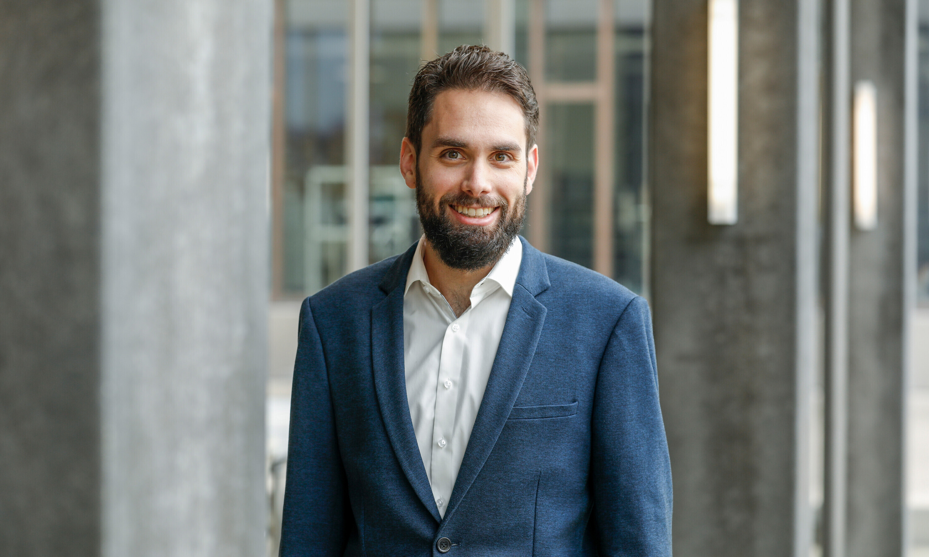 Das Portrait zeigt den neuen Leiter des ICAI, Hannes Badertscher.