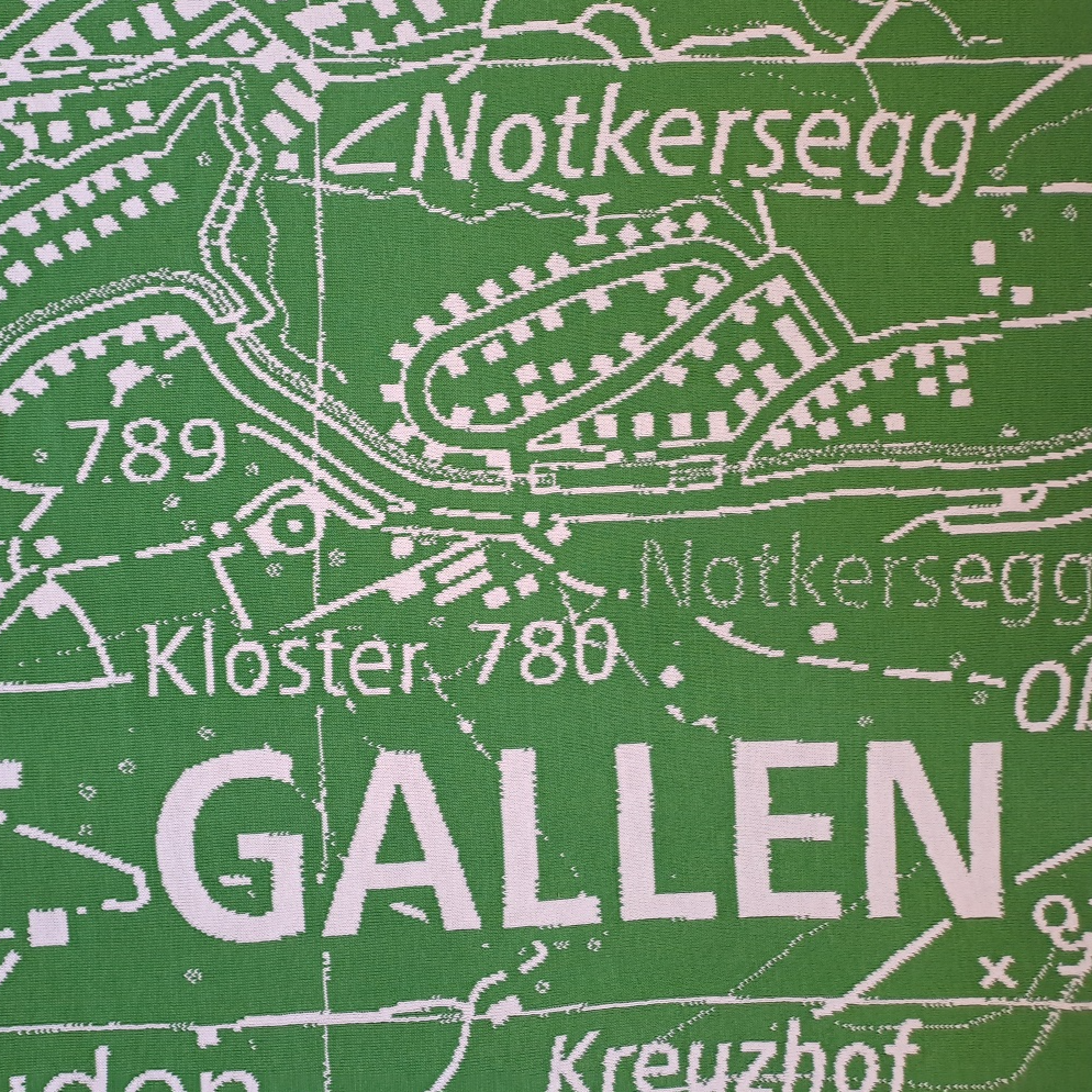 Die Topdecki in den Wappenfarben von St.Gallen, sie wurde auf einer Strickmaschine in Turgi hergestellt.