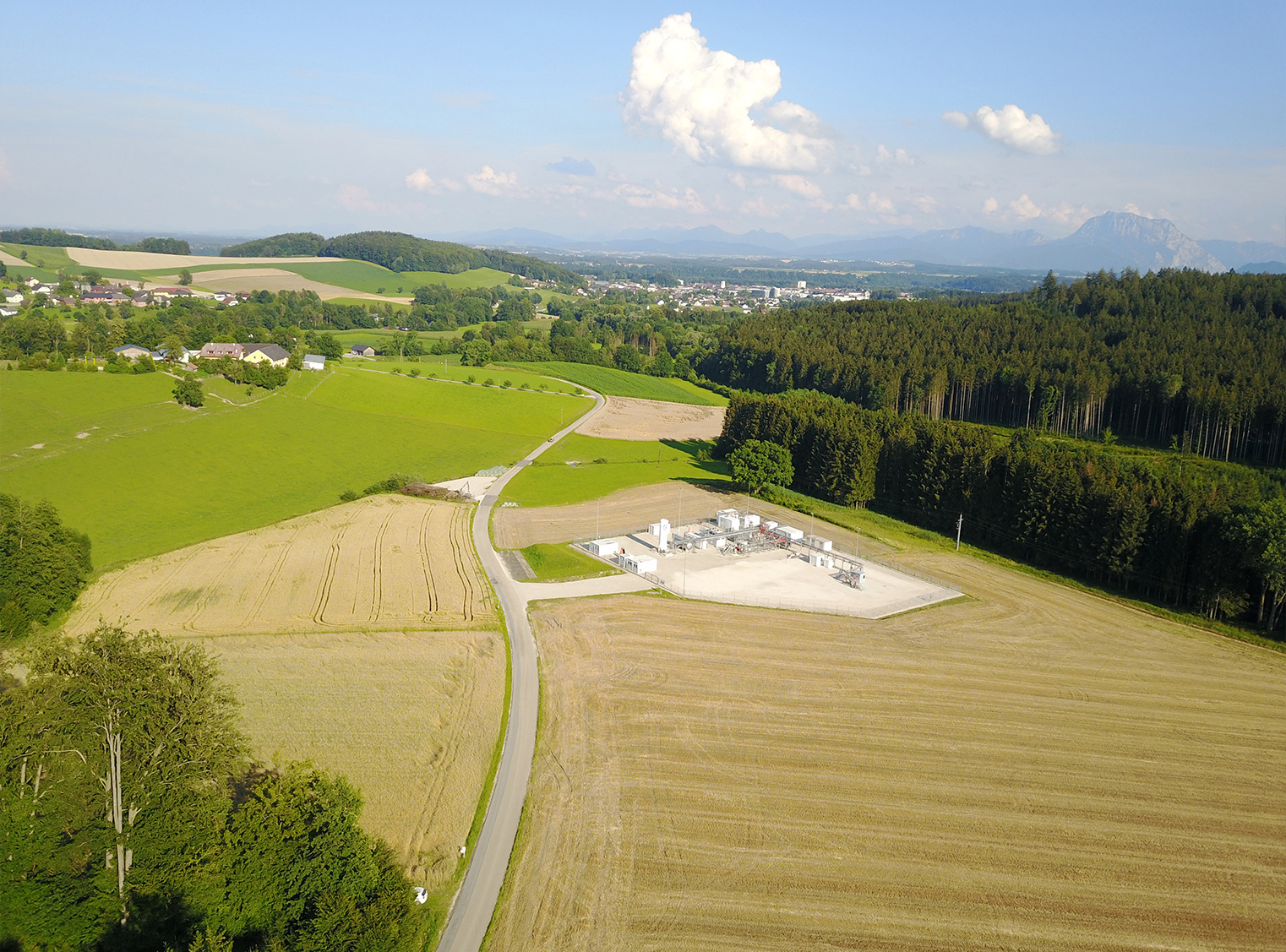 Die Luftaufnahme zeigt die Versuchsstation in Pilsbach, Österreich.