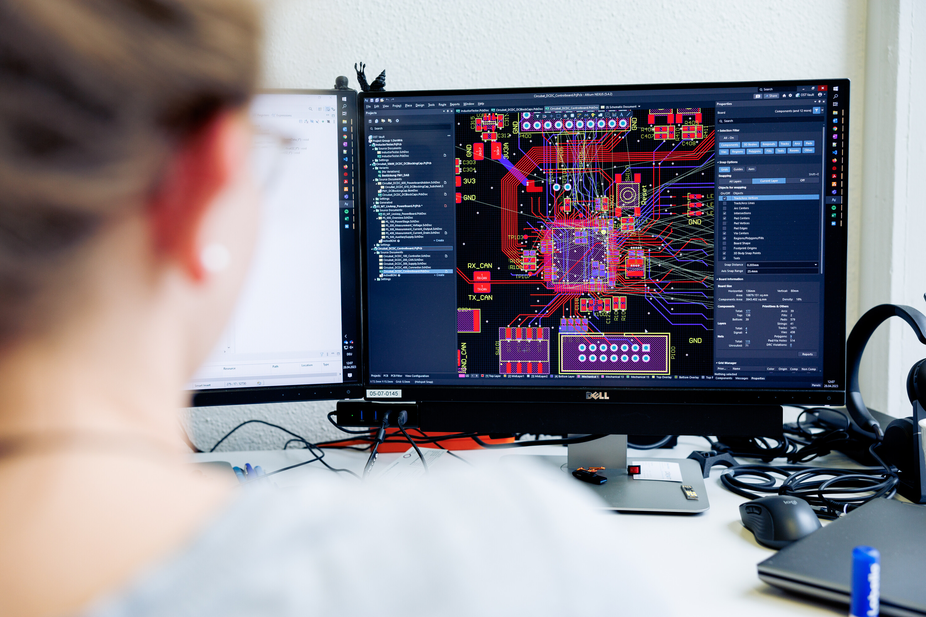 Forschung an modernen Konvertern und Ladetechnologien für Elektromobilität und Batteriespeicher in den Labors der OST in Buchs.