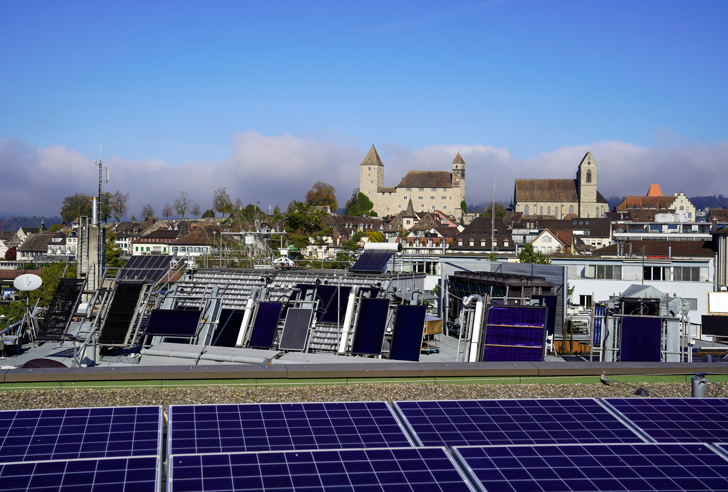 OST-Solarforschung mit international akkreditiertem Prüflabor und Solar-Testdach in Rapperswil-Jona am Zürichsee.