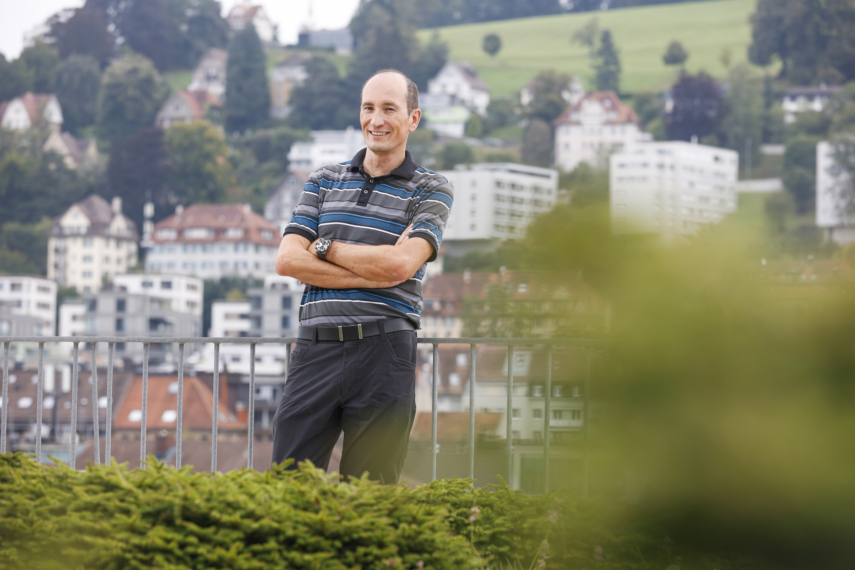 Portrait Walter Beachtiger auf der Dachterasse des OST-Campus St.Gallen